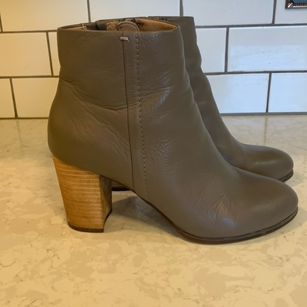 Vionic Perk Kennedy Oyster Gray Leather Ankle Booties 8
